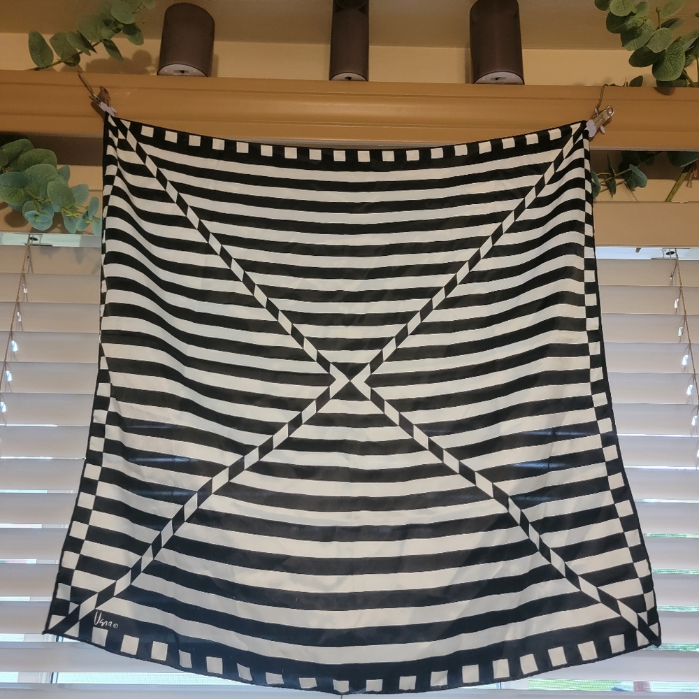 Vintage Black and White Geometric Scarf by Vera - Picture 5 of 6